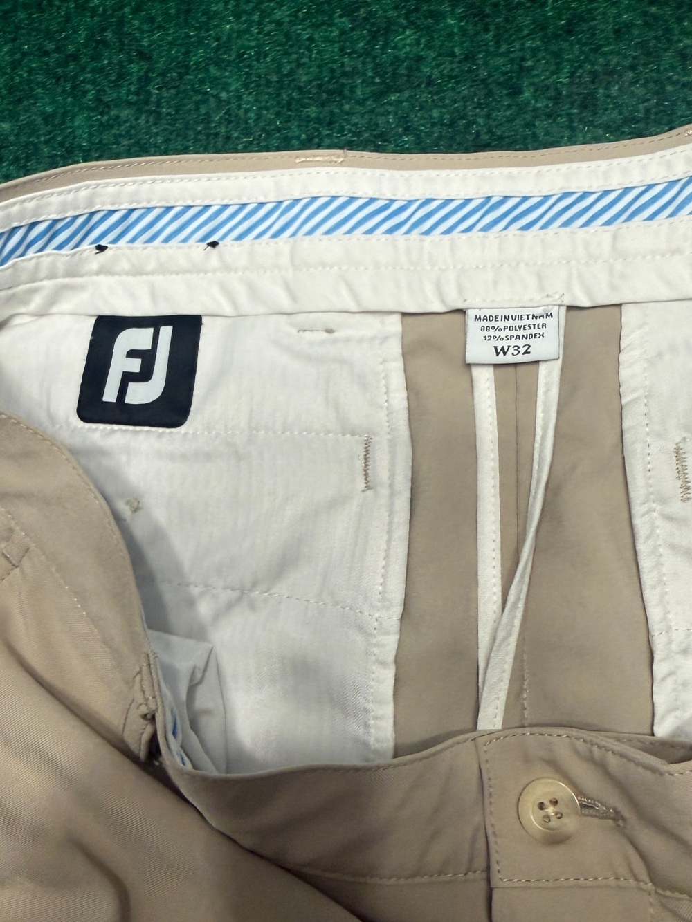 FootJoy Performance Golf Shorts (W32 & 10” Inseam / Beige) - Picture 4 of 5
